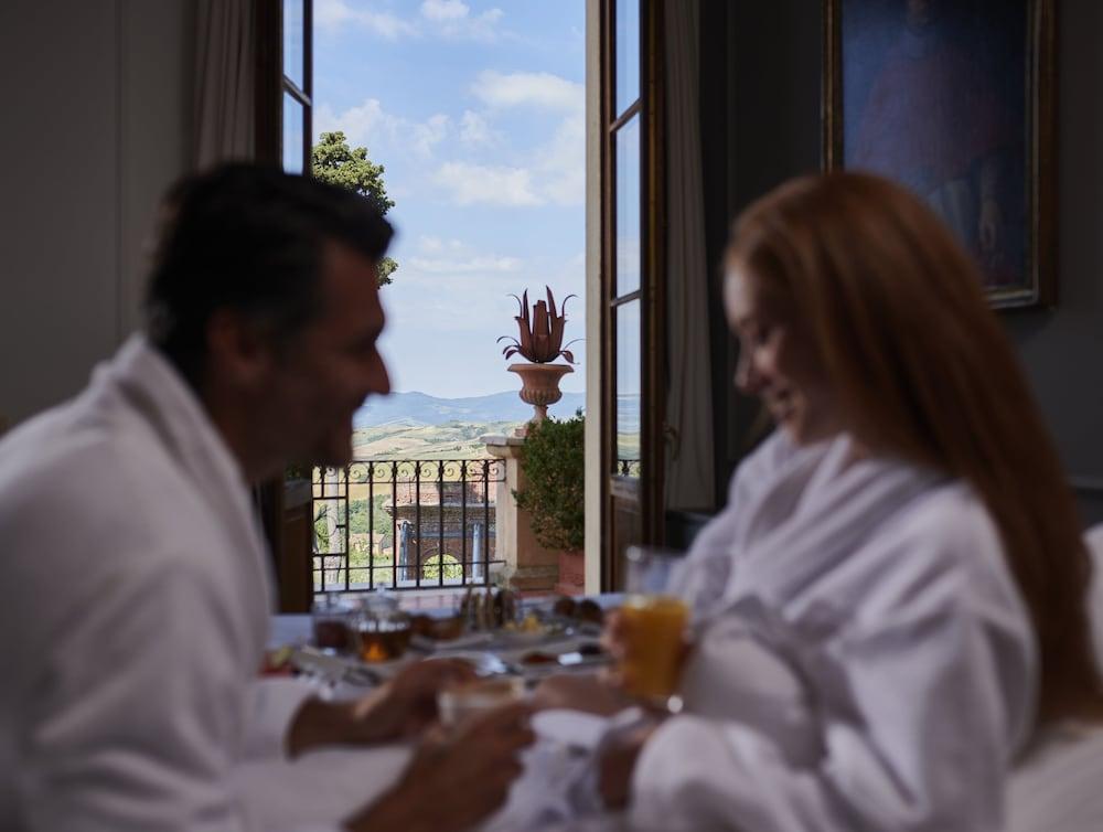 Fonteverde Lifestyle & Thermal Retreat - The Leading Hotels Of The World San Casciano dei Bagni Extérieur photo Breakfast at the Hotel