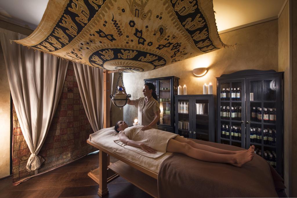 Fonteverde Lifestyle & Thermal Retreat - The Leading Hotels Of The World San Casciano dei Bagni Extérieur photo A spa treatment